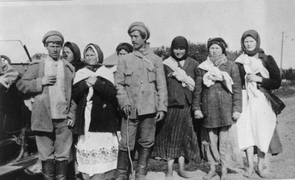 Ковельчани на світлинах фотографа Червоного Хреста США. 1919 рік Ковельчани на світлинах фотографа Червоного Хреста США. 1919 рік