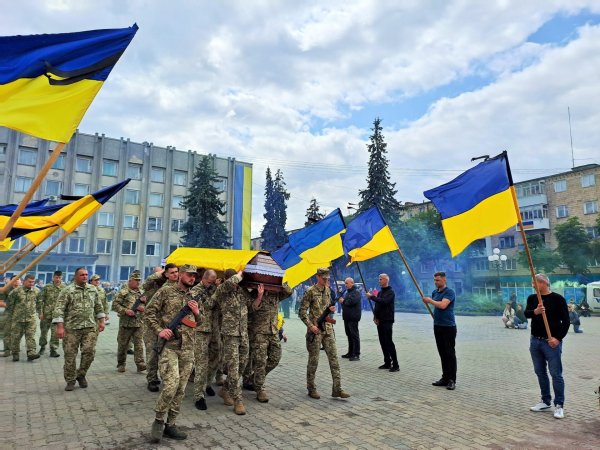 Ковельчани віддали останню шану Героєві Максимові Косюку