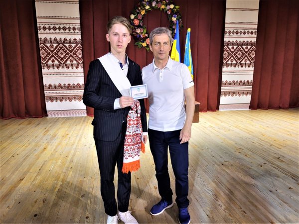 Випускникам ліцею №3 імені Лесі Українки вручили свідоцтва про здобуття повної загальної середньої освіти Випускникам ліцею №3 імені Лесі Українки вручили свідоцтва про здобуття повної загальної середньої освіти