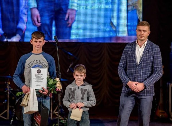 Максим Павлович з Ковеля, який врятував життя другокласнику, став «Людиною року-2018» ВІДЕО Максим Павлович з Ковеля, який врятував життя другокласнику, став «Людиною року-2018» ВІДЕО