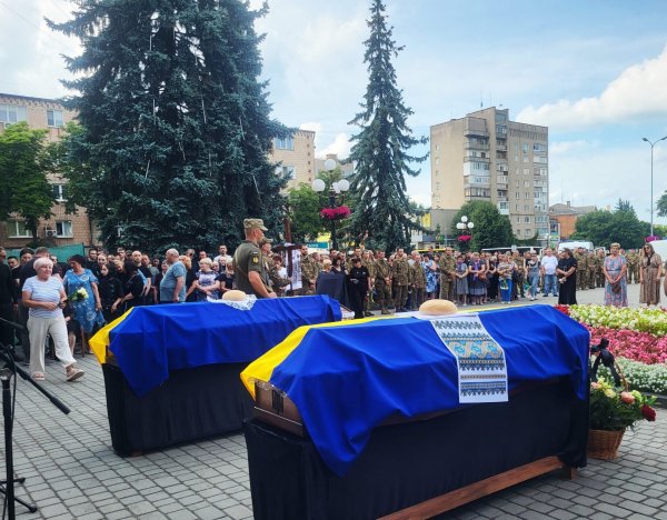 Ковель провів в останню путь двох Захисників — Юрія Лобашова та Олександра Дубука Ковель провів в останню путь двох Захисників — Юрія Лобашова та Олександра Дубука