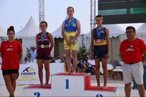 Вихованка Ковельської ДЮСШ №1 привезла “золото” з континентальної першості з пляжної боротьби, що проходив у Франції
