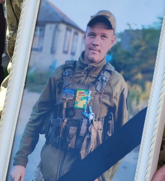 Ковельська громада провела в останню земну дорогу Героя Віктора Батюшкіна