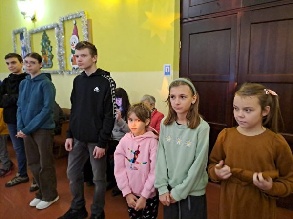 У Ковелі понад сотня дітей отримали солодкі подарунки від святого Миколая