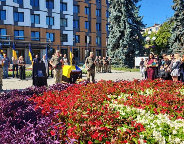 Ковель попрощався із Захисником Олегом Бортніком, який 22 місяці вважався зниклим безвісти Ковель попрощався із Захисником Олегом Бортніком, який 22 місяці вважався зниклим безвісти
