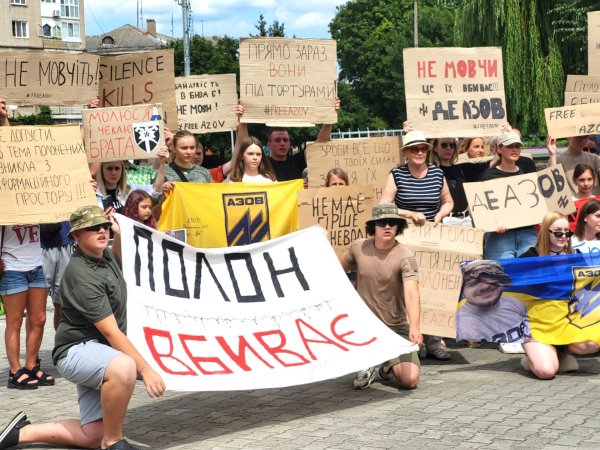 26 місяців у полоні: у Ковелі відбулася акція на підтримку захисників Маріуполя 26 місяців у полоні: у Ковелі відбулася акція на підтримку захисників Маріуполя