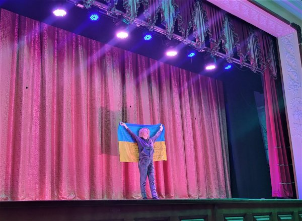 Театр-студія “10 ряд 10 місце” запрошує у свою родину