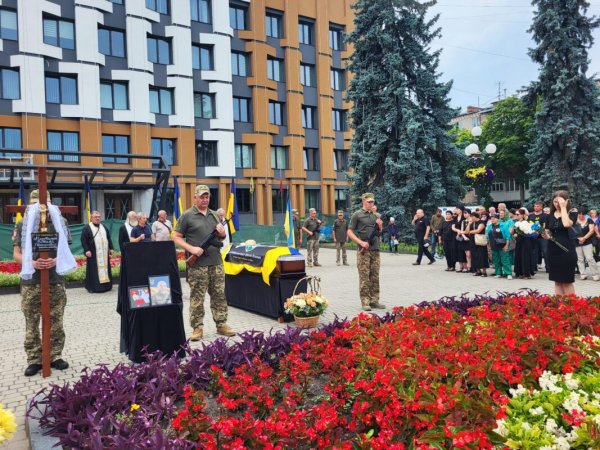 Ковель попрощався із Захисником України Віталієм Мартинюком Ковель попрощався із Захисником України Віталієм Мартинюком