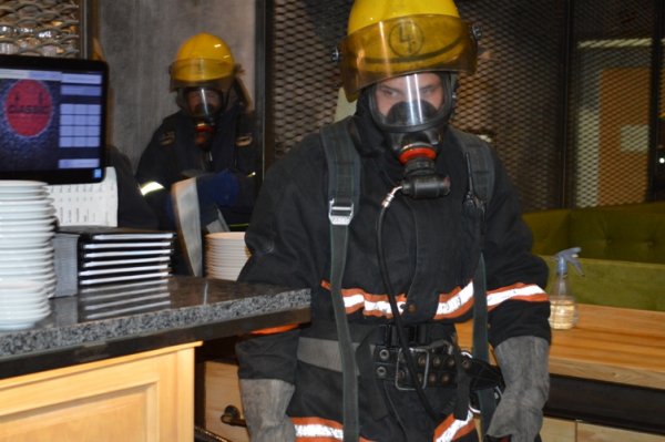 Пожежа в "Классіку". Персонал до приїзду рятувальників покинув приміщення ФОТО Пожежа в "Классіку". Персонал до приїзду рятувальників покинув приміщення ФОТО