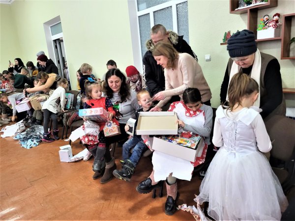 У Ковелі здійснили Різдвяні мрії 145 дітей з непростою долею У Ковелі здійснили Різдвяні мрії 145 дітей з непростою долею