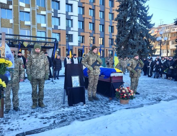 Ковель провів в останню путь захисника України Романа Ющенка Ковель провів в останню путь захисника України Романа Ющенка