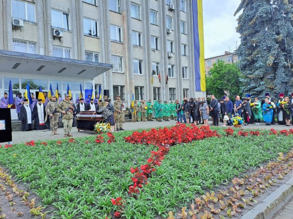 Вічна пам’ять Герою: ковельчани віддали останню шану Віталію Наумчуку