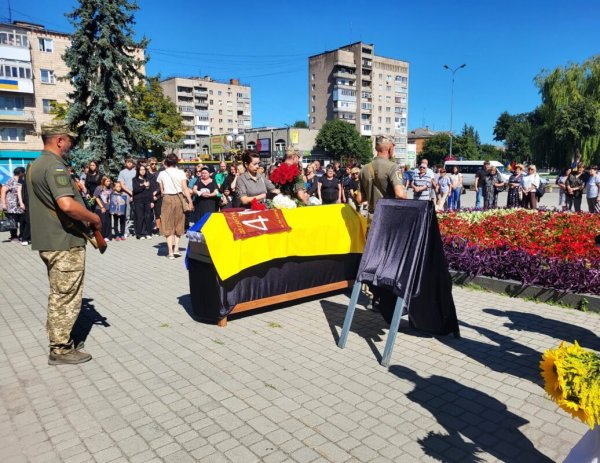 Ковель попрощався із Захисником Олегом Бортніком, який 22 місяці вважався зниклим безвісти Ковель попрощався із Захисником Олегом Бортніком, який 22 місяці вважався зниклим безвісти
