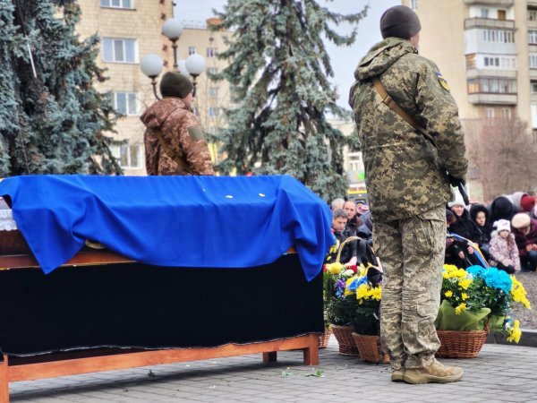 Сьогодні у Ковелі віддали останню шану Герою-захиснику Андрію Карацаю