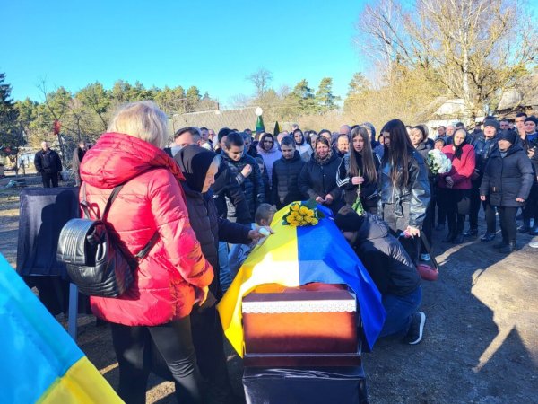 У Гішині попрощалися із 28-річним військовим Тарасом Мельником