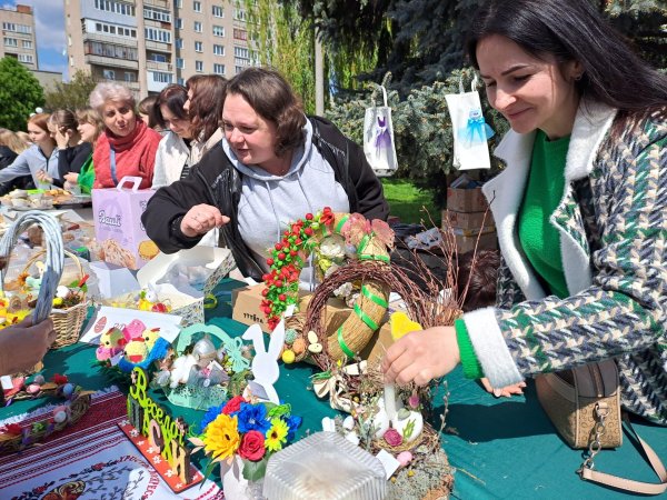 У Ковелі в парку Шевченка проходить фестиваль-конкурс “Писанко, дивуй!” У Ковелі в парку Шевченка проходить фестиваль-конкурс “Писанко, дивуй!”