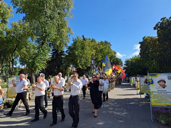 У Ковелі пройшла хода з прапорами бойових підрозділів У Ковелі пройшла хода з прапорами бойових підрозділів
