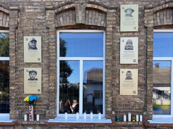 У школах Ковельської громади відкрили 49 меморіальних дошок полеглим Героям У школах Ковельської громади відкрили 49 меморіальних дошок полеглим Героям