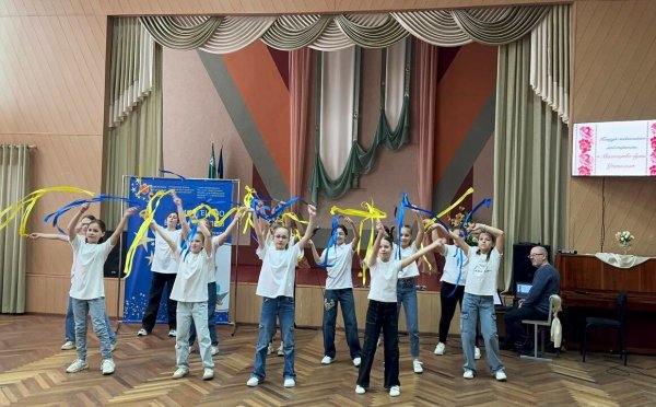 Наталія Тимощук – переможець конкурсу «Мистецтво бути учителем», який вперше відбувся у нашій громаді Наталія Тимощук – переможець конкурсу «Мистецтво бути учителем», який вперше відбувся у нашій громаді