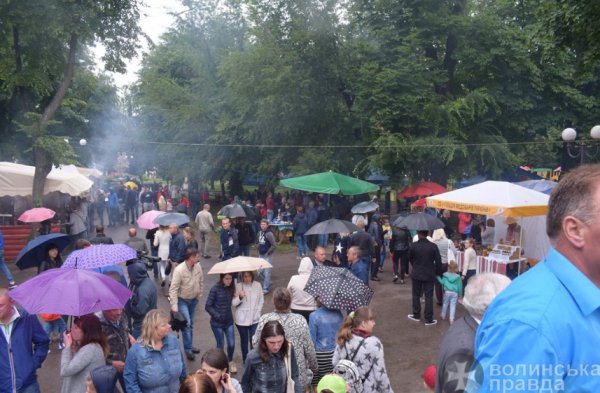 День міста під парасольками: як святкували ковельчани ФОТО День міста під парасольками: як святкували ковельчани ФОТО