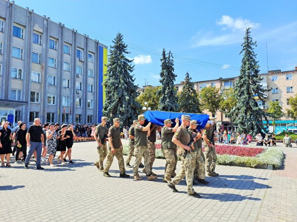 Ковельська громада віддала останню шану прикордоннику, Герою Станіславу Ковбу, який загинув на Сумщині
