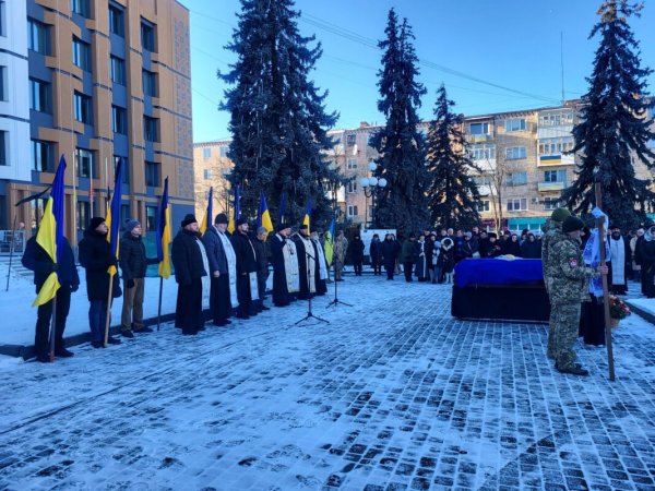 Ковель провів в останню путь захисника України Романа Ющенка Ковель провів в останню путь захисника України Романа Ющенка