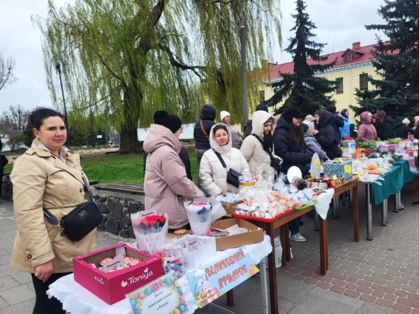 У Ковелі на Великодньому ярмарку зібрали майже 192 тисячі гривень для військових У Ковелі на Великодньому ярмарку зібрали майже 192 тисячі гривень для військових