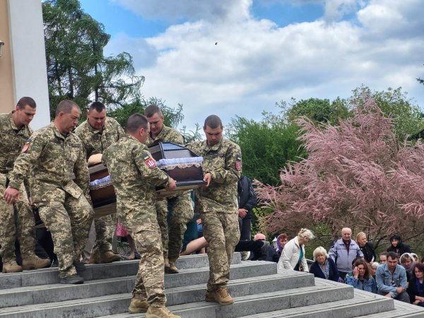 У Ковелі провели у Небесне військо 35-річного сержанта поліції Дмитра Сергієнка У Ковелі провели у Небесне військо 35-річного сержанта поліції Дмитра Сергієнка