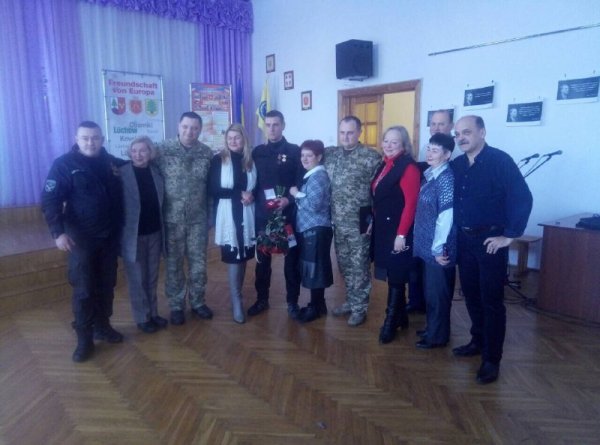 У Ковелі вручили почесні нагороди двом бійцям-добровольцям У Ковелі вручили почесні нагороди двом бійцям-добровольцям