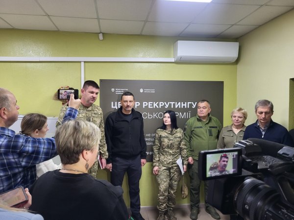 У Ковелі відкрили центр рекрутингу української армії У Ковелі відкрили центр рекрутингу української армії