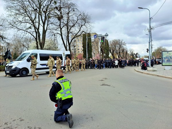 Ковельчани відали останню шану Герою Олексію Олексюку Ковельчани відали останню шану Герою Олексію Олексюку