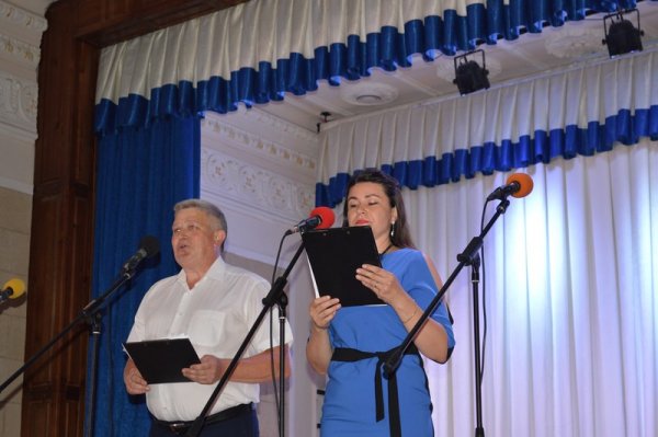 У Ковелі привітали з професійним святом державних службовців У Ковелі привітали з професійним святом державних службовців