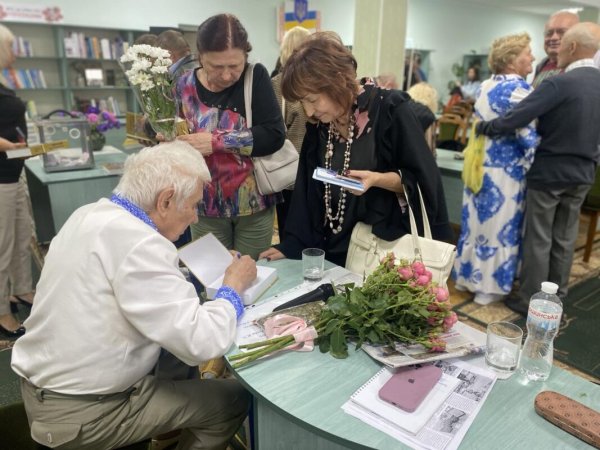 У Ковелі презентували нову книгу Андрія Бондарчука «Пуповина предків» У Ковелі презентували нову книгу Андрія Бондарчука «Пуповина предків»