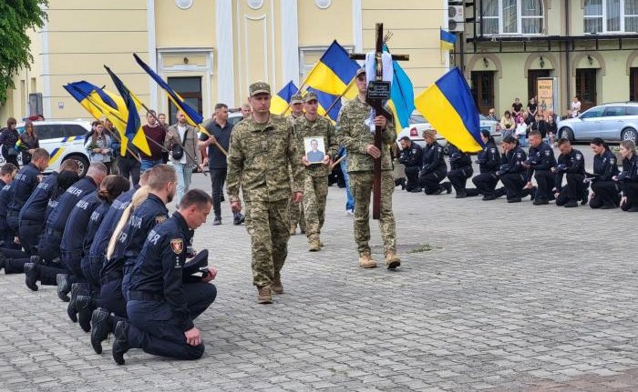 У Ковелі провели у Небесне військо 35-річного сержанта поліції Дмитра Сергієнка