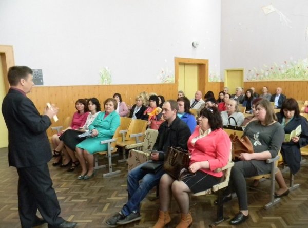 13 квітня за тривожним сигналом евакуювали учнів та педагогів ЗОШ №10 міста Ковеля ФОТО 13 квітня за тривожним сигналом евакуювали учнів та педагогів ЗОШ №10 міста Ковеля ФОТО