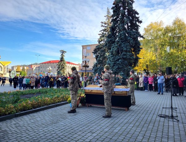 Назавжди в строю: ковельчани попрощались з Героєм Юрієм Халецьким