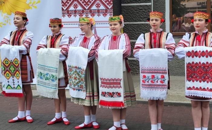 У Ковелі День вишиванки відзначили концертом, виставкою та спільним символічним візерунком