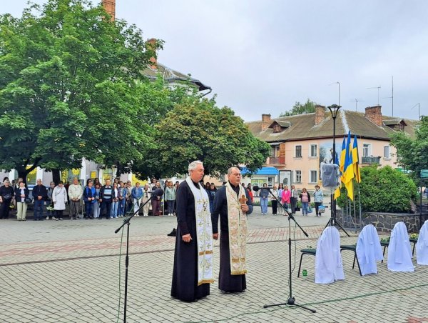 У Ковелі вшанували пам’ять медиків, які загинули, рятуючи життя під час війни У Ковелі вшанували пам’ять медиків, які загинули, рятуючи життя під час війни