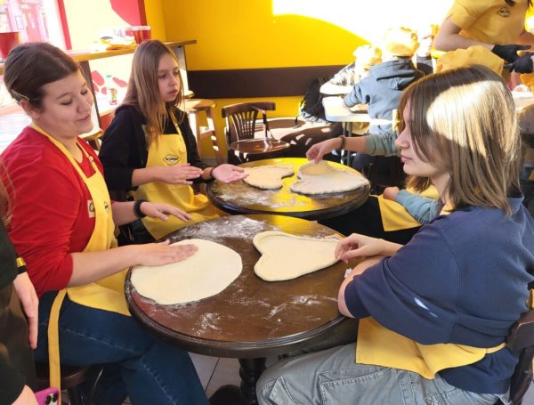 У Ковелі для дітей пільгових категорій провели майстер-клас з приготування піци У Ковелі для дітей пільгових категорій провели майстер-клас з приготування піци