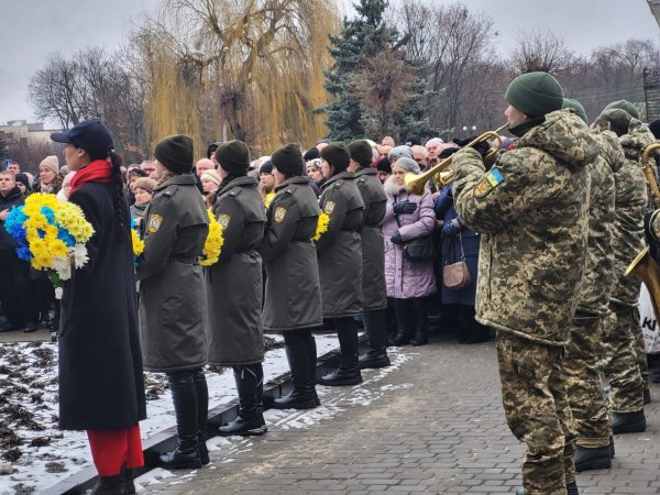 Обіцяв повернутись додому: ковельчани попрощались з Героєм Сергієм Оніщуком Обіцяв повернутись додому: ковельчани попрощались з Героєм Сергієм Оніщуком