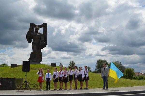 Ковельчани поклали квіти до монумента Тараса Шевченка ФОТО Ковельчани поклали квіти до монумента Тараса Шевченка ФОТО
