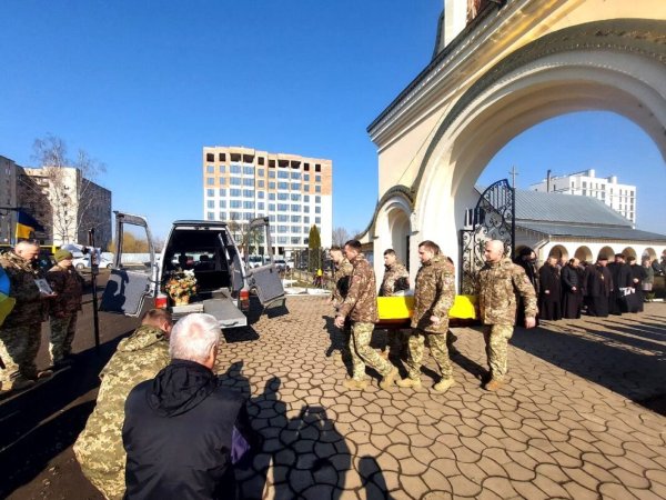 У Ковелі попрощалися із захисником Миколою Петровським