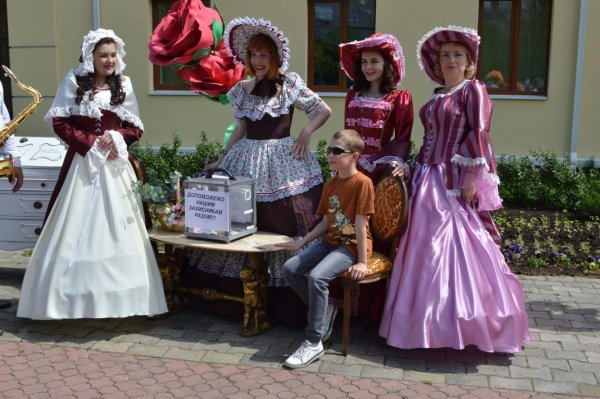 Театр-студія “10 ряд 10 місце” запрошує у свою родину