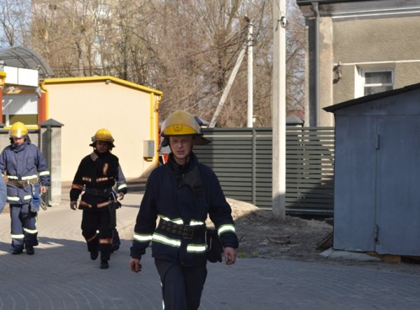 Пожежа в "Классіку". Персонал до приїзду рятувальників покинув приміщення ФОТО Пожежа в "Классіку". Персонал до приїзду рятувальників покинув приміщення ФОТО