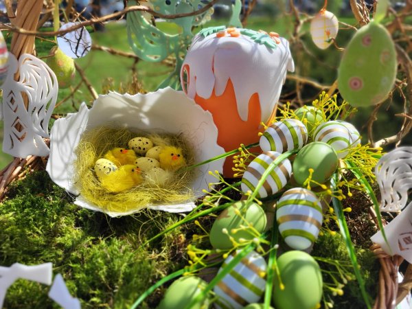 У Ковелі в парку Шевченка встановили Великодні композиції. Фото