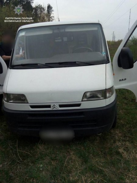 Патрульні у Ковелі виявили трьох молодих людей із забороненими речовинами Патрульні у Ковелі виявили трьох молодих людей із забороненими речовинами