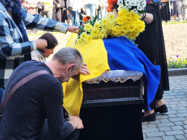 Ковельська громада провела в останню земну дорогу Героя Віктора Батюшкіна